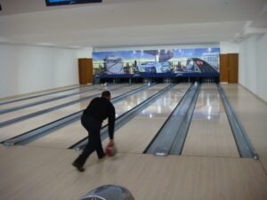 How to throw a bowling ball