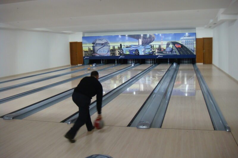 How to throw a bowling ball